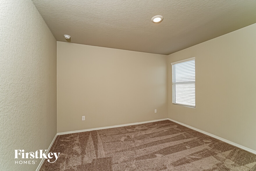 Building Photo - 10707 Prusiner Dr