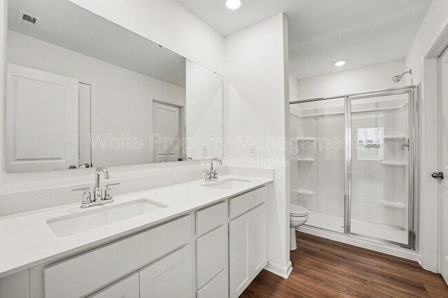 Building Photo - 368 W 18th St