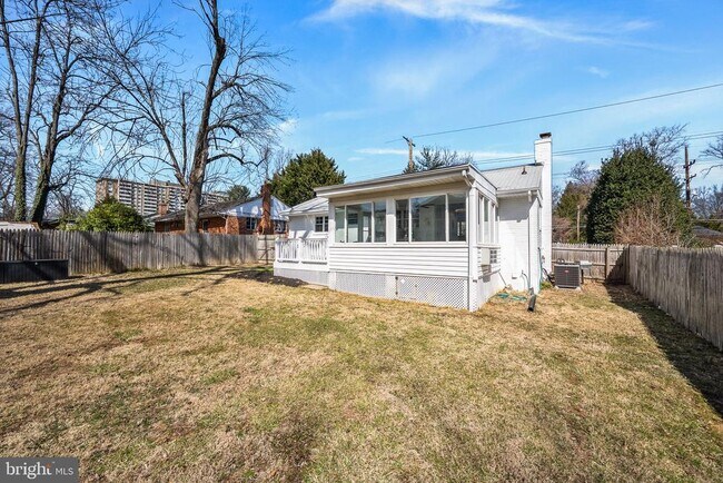 Building Photo - 5020 River Rd