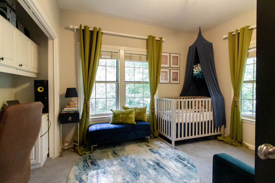 Bedroom - 240 Renaissance Pkwy NE