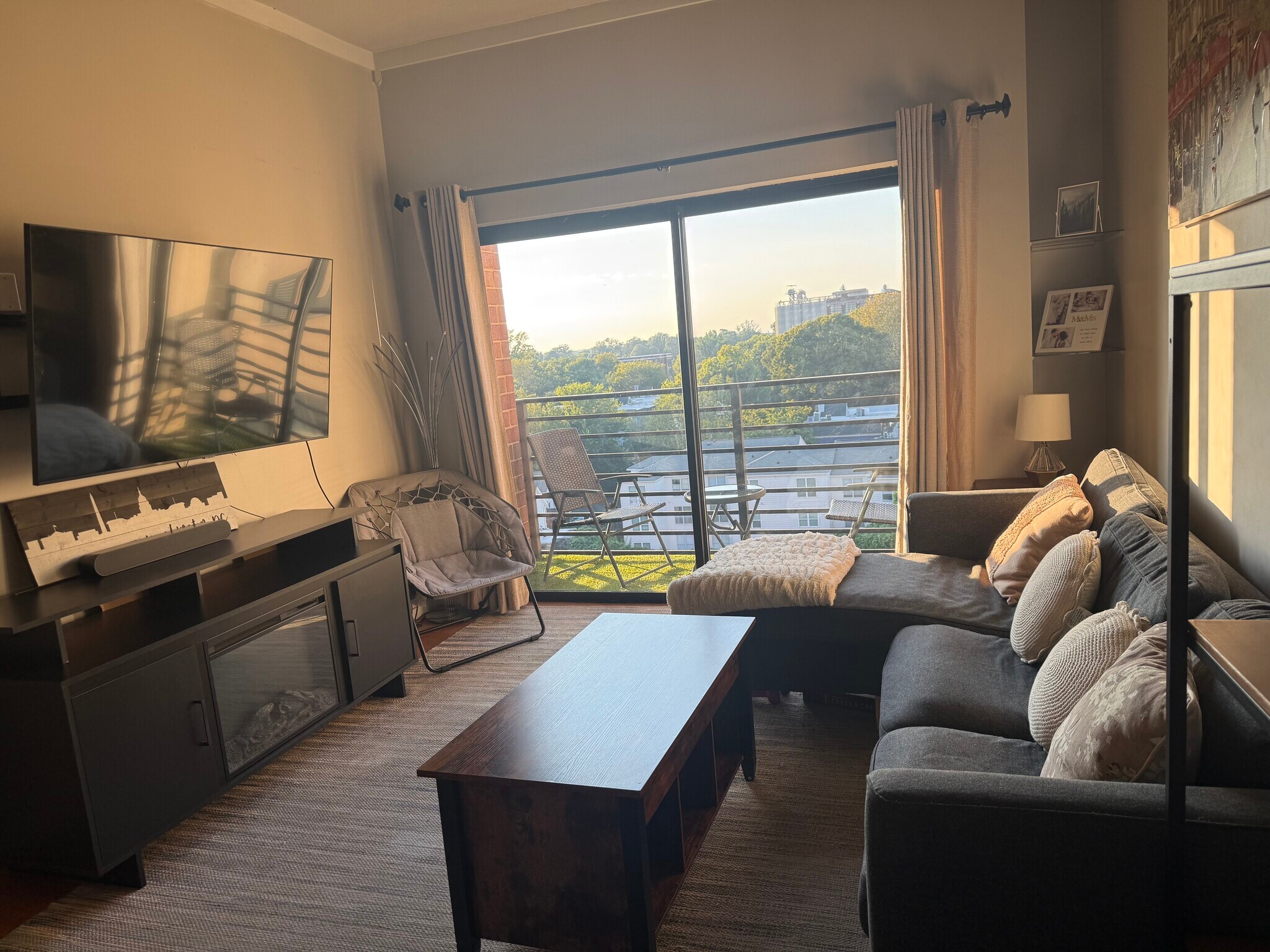 Building Photo - 715 N Church St