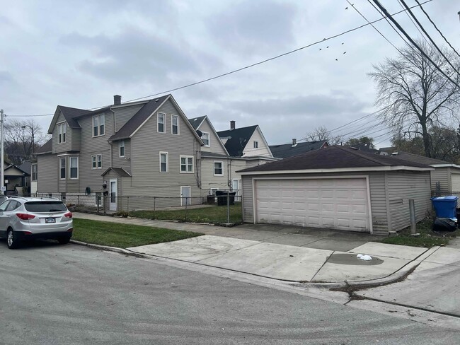 Building Photo - 10434 S Wentworth Ave