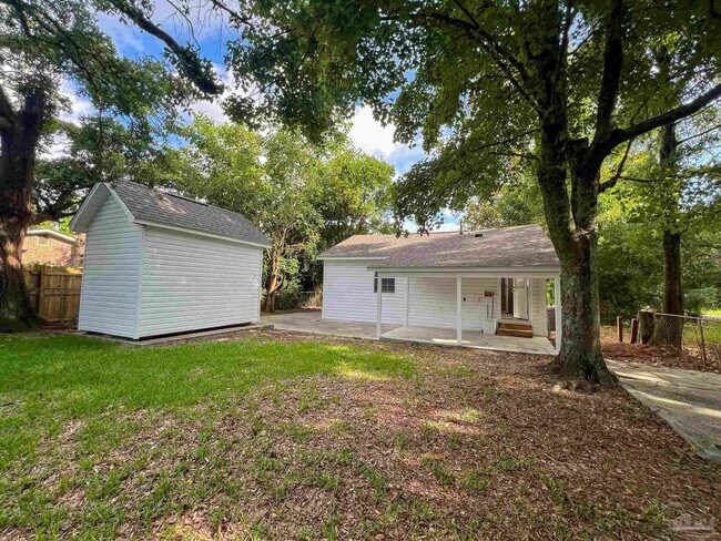Building Photo - 2265 Klinger St