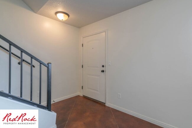 Building Photo - 2801 E 450 N