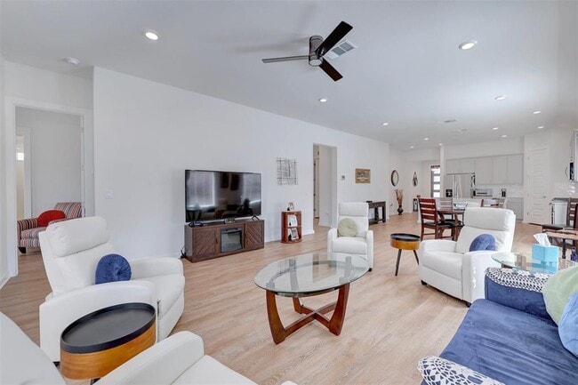 Building Photo - 2041 Centerline Ln