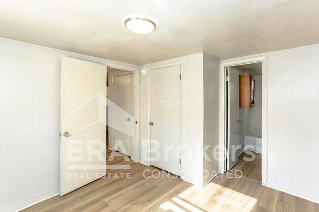 Building Photo - 404b Hill St