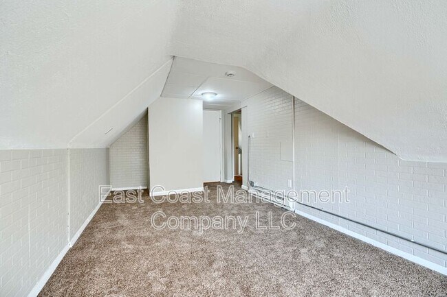 Building Photo - 5510 Edna Ave