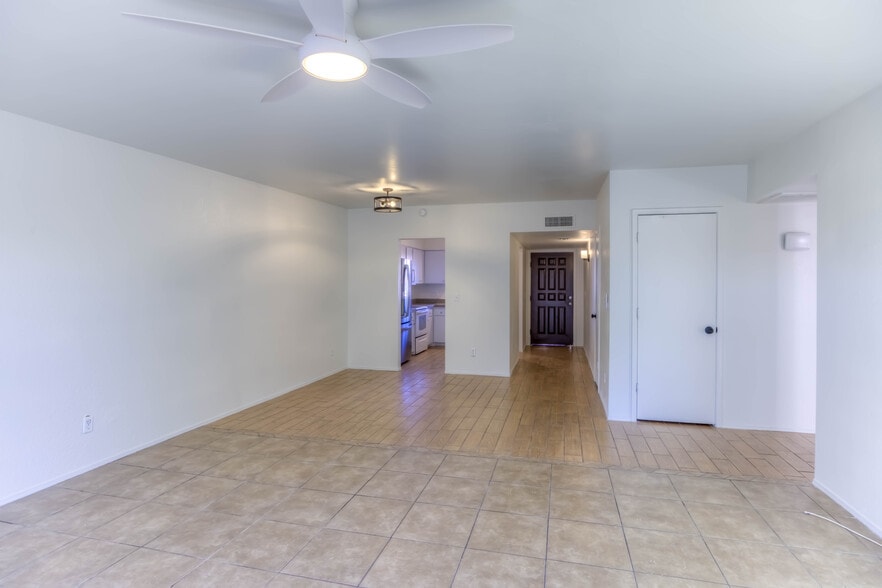 Dining Area - 982 S Pantano Rd