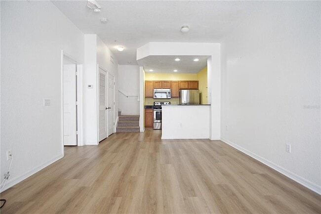Building Photo - 4562 Yellowgold Rd E