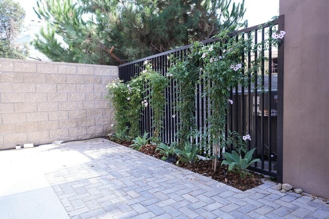 Building Photo - Fair Ave