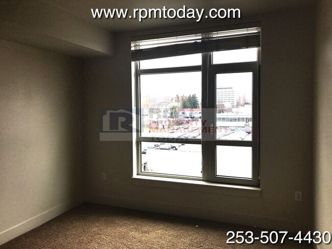 Building Photo - Incredible 5th Floor 2 Bedroom Condo with AMAZING Views!