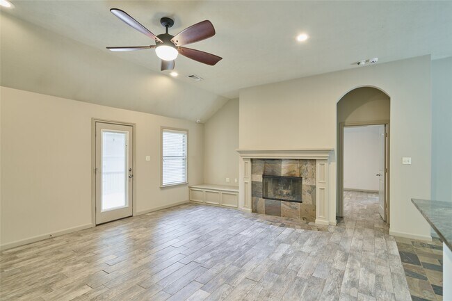 Building Photo - 13613 Vail Dr