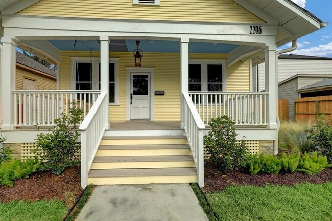Building Photo - 2206 Gano St