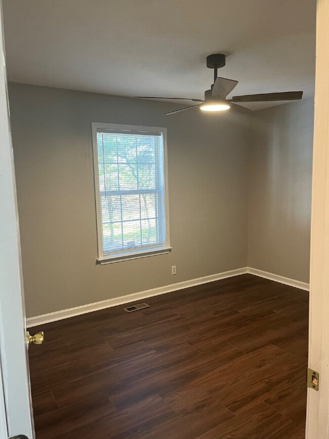 Building Photo - 805 Poplartree Ct