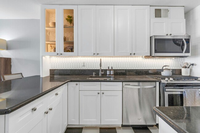 Building Photo - 1203 River Rd