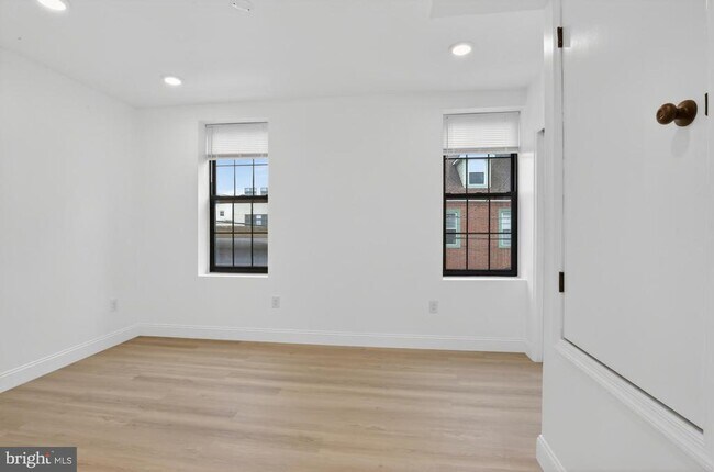 Building Photo - 712 N American St