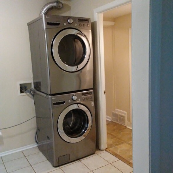 Full size Washer and Dryer - 5830 Biscayne Dr