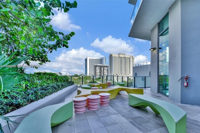 Building Photo - 501 NE 31st St