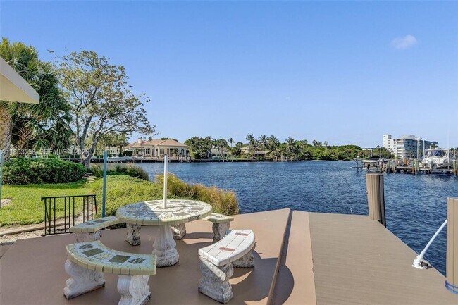 Building Photo - 1160 Hillsboro Mile