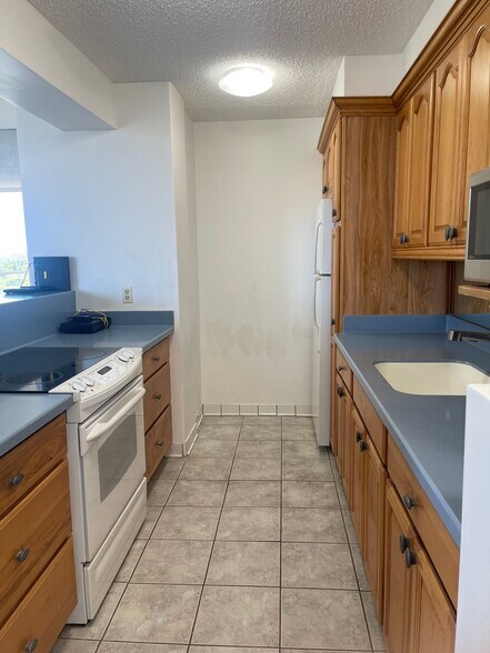 Building Photo - 2600 Pualani Way