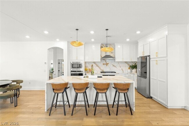Building Photo - 6 Sun Lily Ln