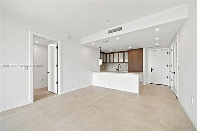Building Photo - 2200 Brickell Ave