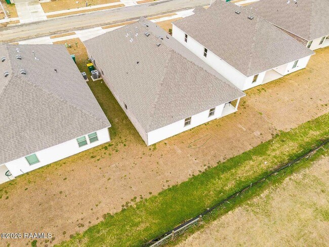 Building Photo - 125 Lake Ridge Dr