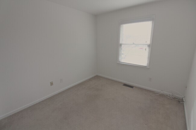 Building Photo - 214 Troon Ct