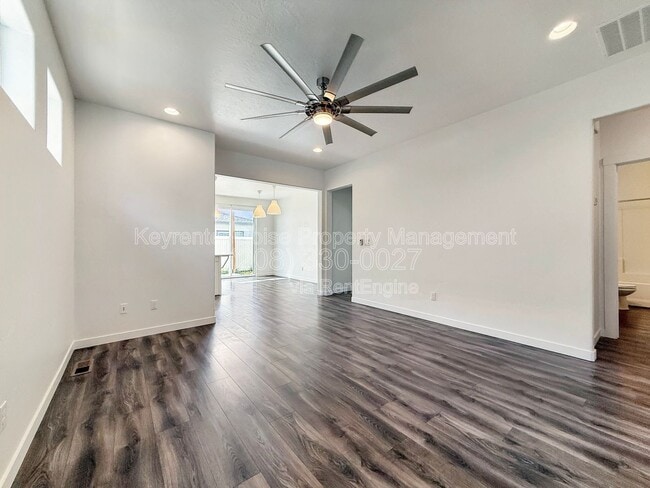 Building Photo - 2115 W Bella Ln