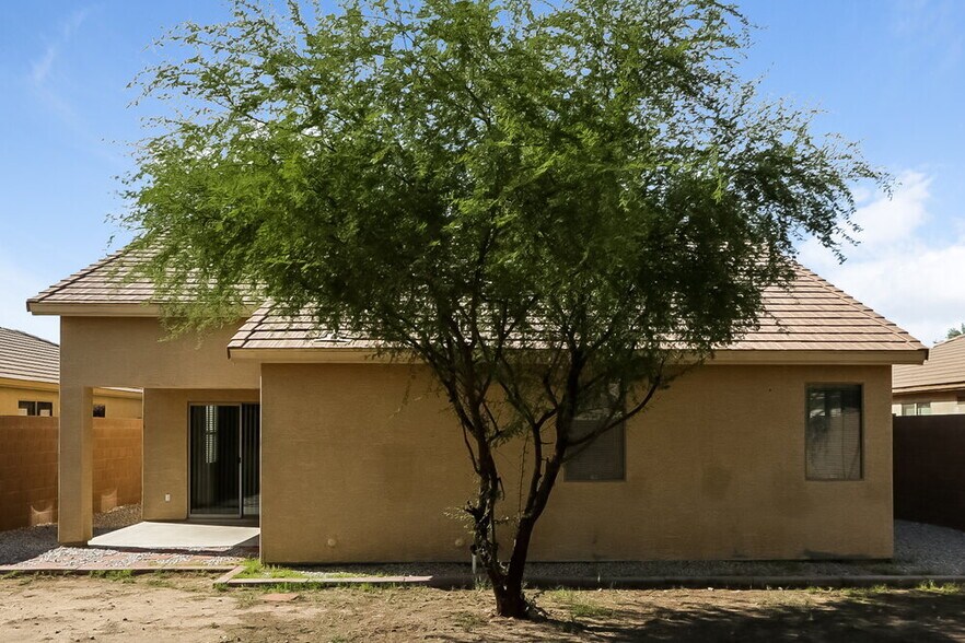 Building Photo - 4621 W Carson Rd