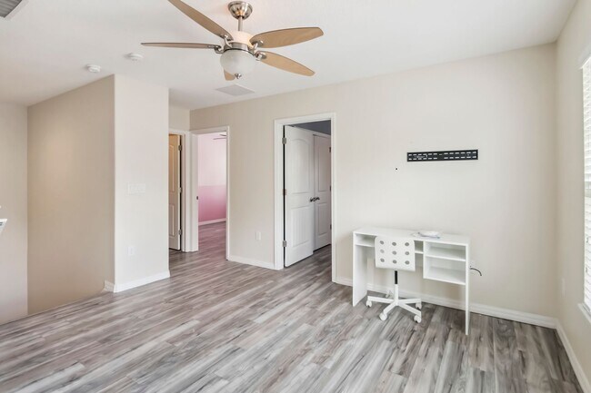 Building Photo - Beautiful 4/2.5 Townhome for Rent in Harmo...