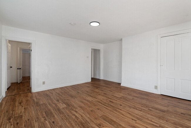 Building Photo - MOVE IN SPECIAL! SCORE HALF OFF 1ST MONTH'...