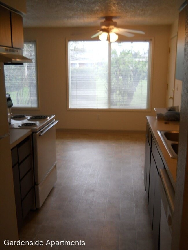Building Photo - 117 NE Clark Ave