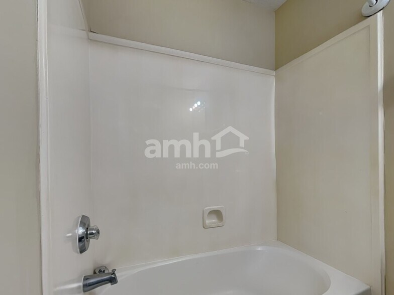 Building Photo - 10162 Lynham Dr