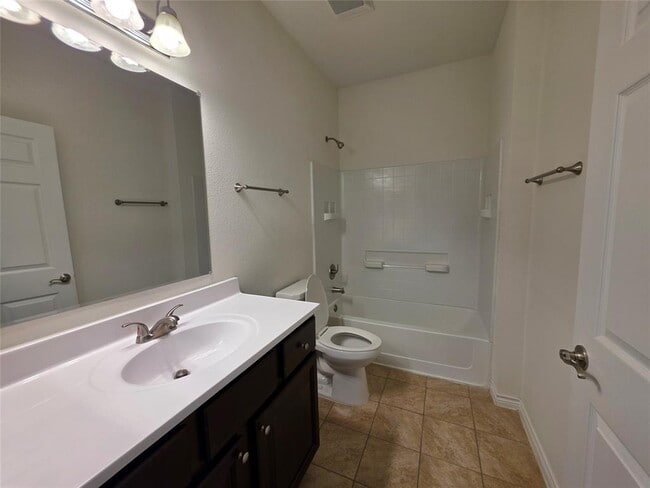 Building Photo - 6326 Red Oak Dr