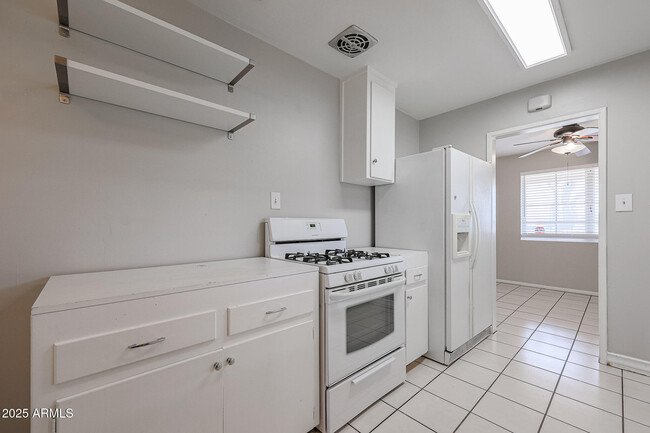 Building Photo - 1120 E Palo Verde Dr