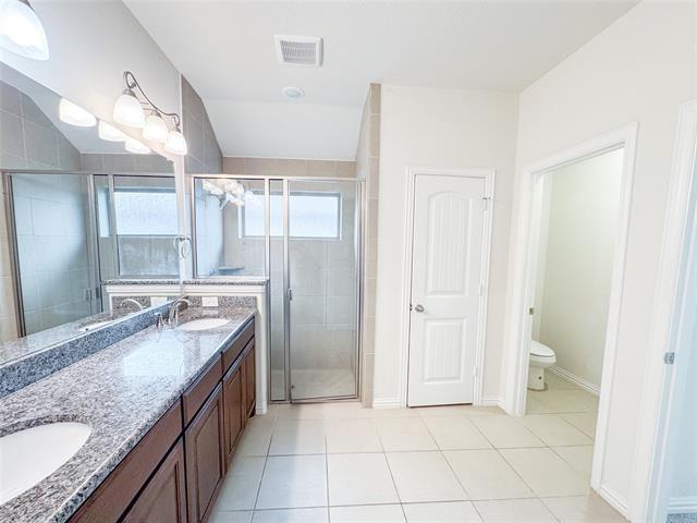 Building Photo - 365 Paloma St