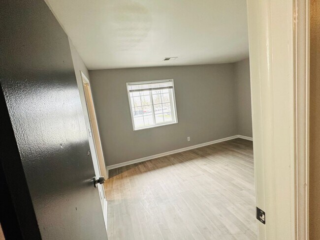 Building Photo - Experience Luxury Living at Bellagio Living II: Modern Apartments in Lawrence, Indiana