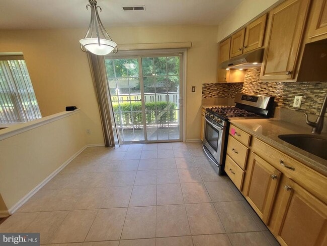 Building Photo - 1108 Coventry Way