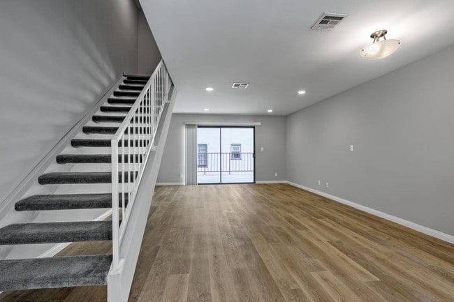 Building Photo - 609 N Jackson St