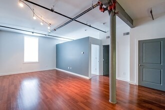 Building Photo - Urban Market Loft Apartment
