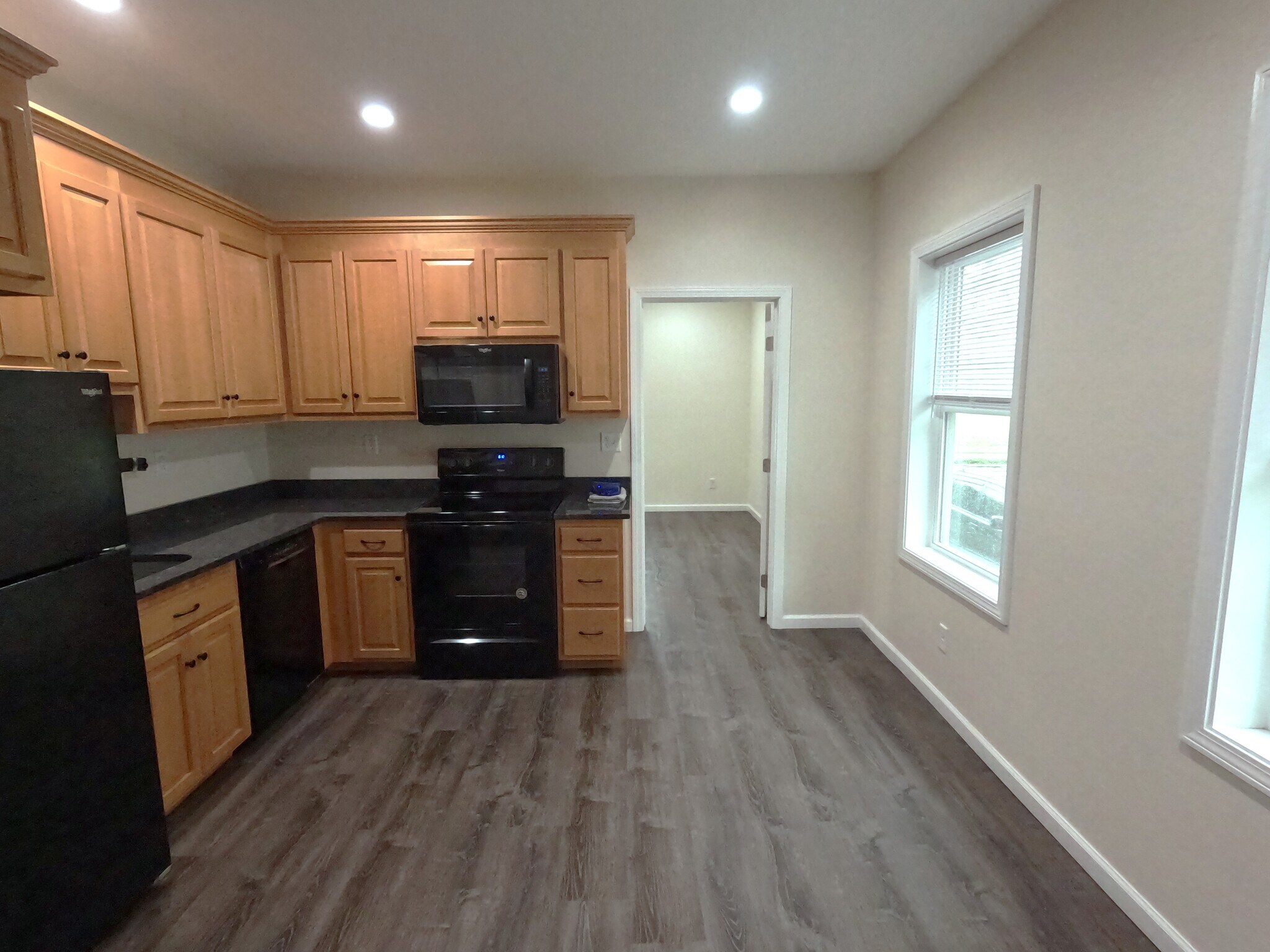 Building Photo - 563 Burritt St