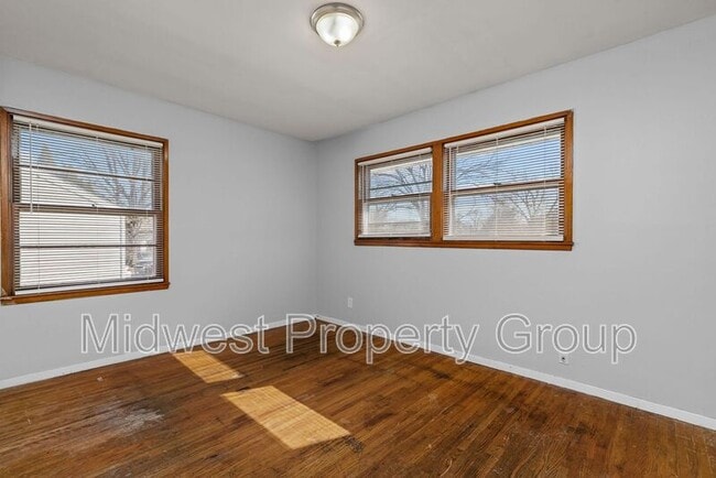 Building Photo - 405 Cameron Rd