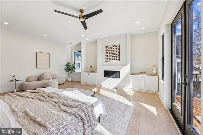 Building Photo - 4428 Albemarle St NW