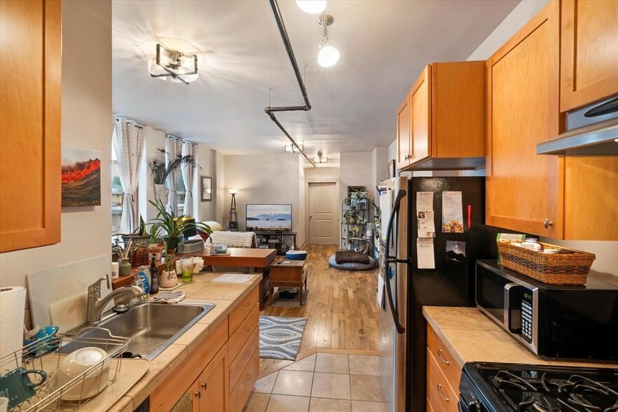 Building Photo - 723 5th Ave E