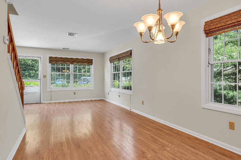 Building Photo - 62 Manorwood Dr
