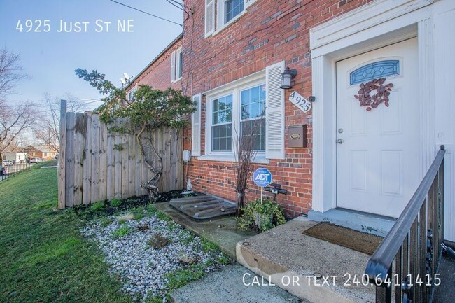 Building Photo - 4925 Just St NE