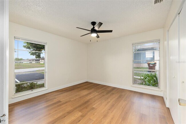 Building Photo - 3025 SE 55th Ave