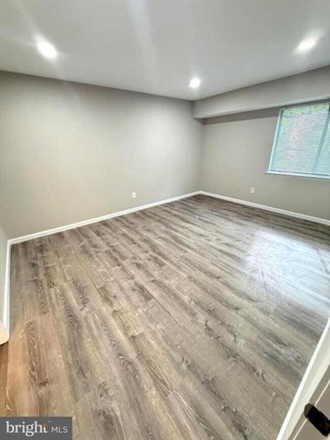 Building Photo - Remodeled 2 bedroom / 2 full bathroom