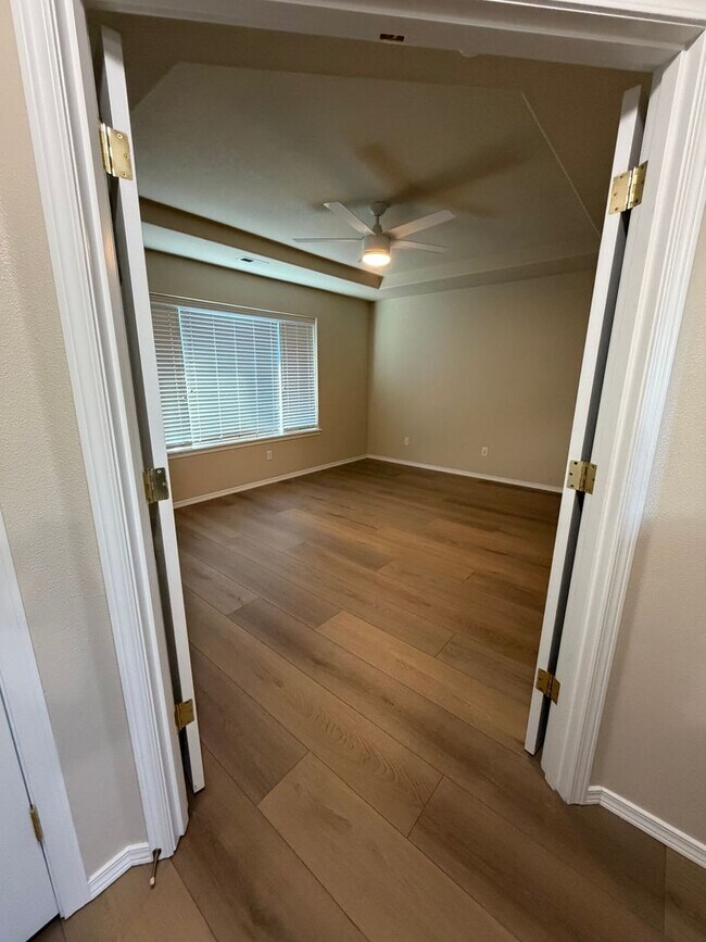 Building Photo - 413 Roger Smith Dr